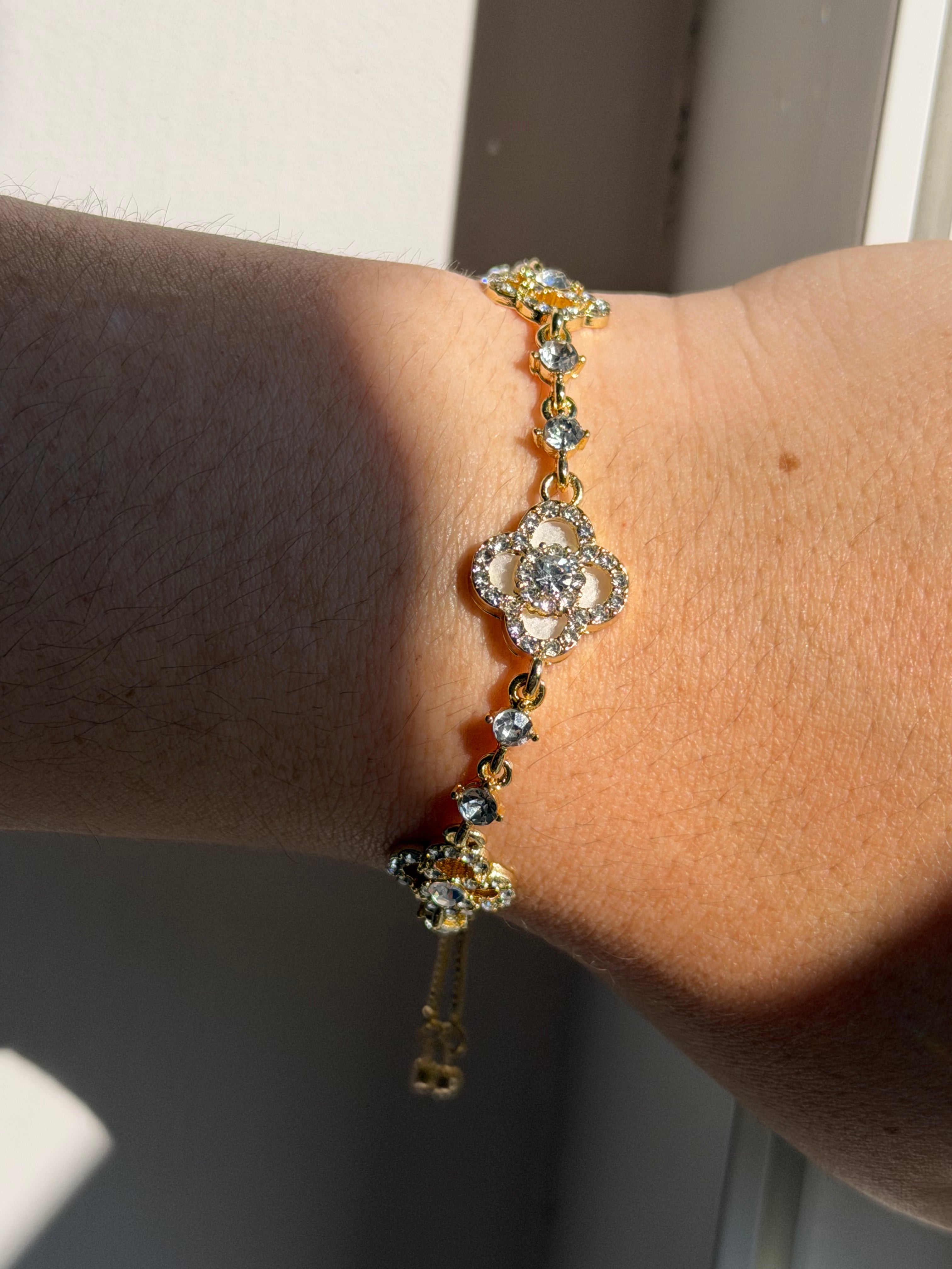 Bracelet fleurs blanc et strass or